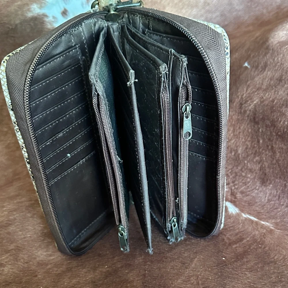 Elegant Tan and Brown Women's Clutch - Picture 3 of 5